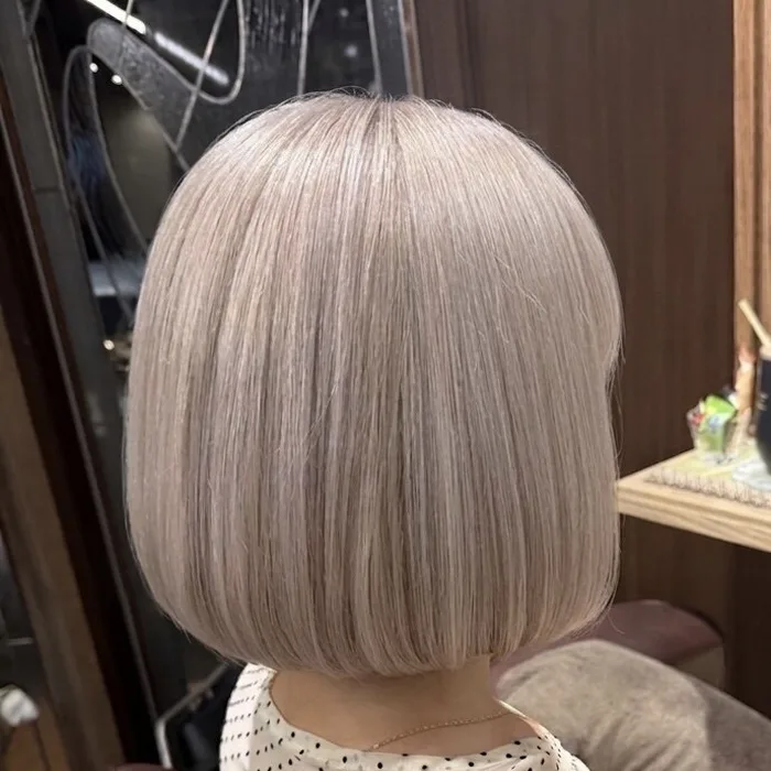 ペールベージュ